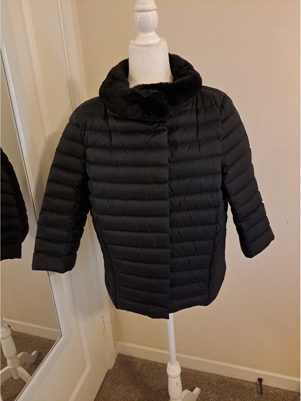 J. McLaughlin Puffer Black Faux Fur Colla4 Size XL EUC